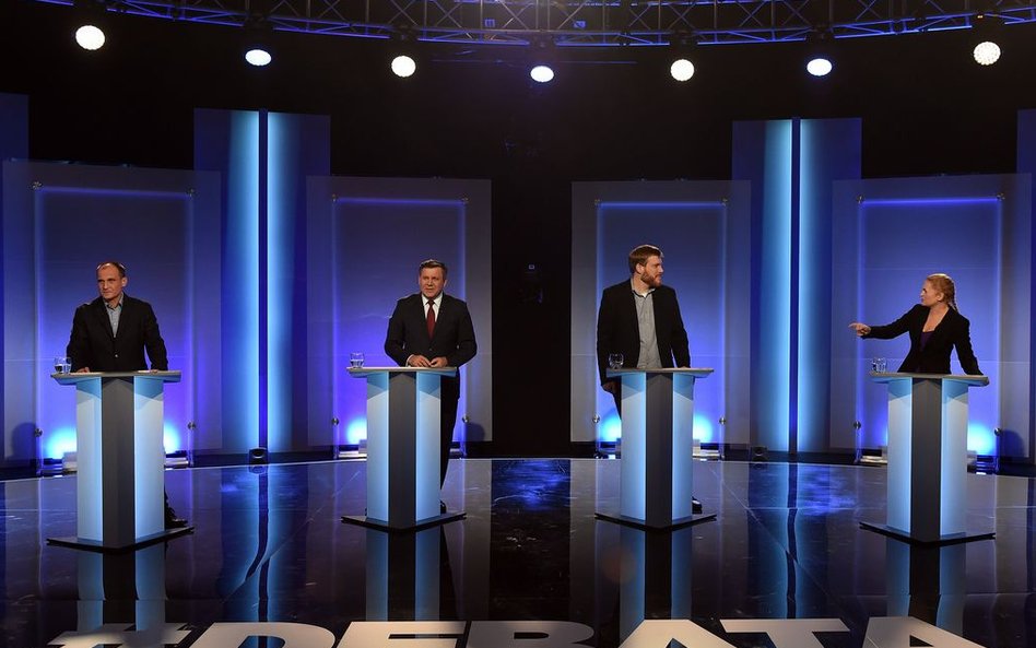 Paweł Kukiz, Janusz Piechociński, Adrian Zandberg i Barbara Nowacka podczas debaty liderów partii.