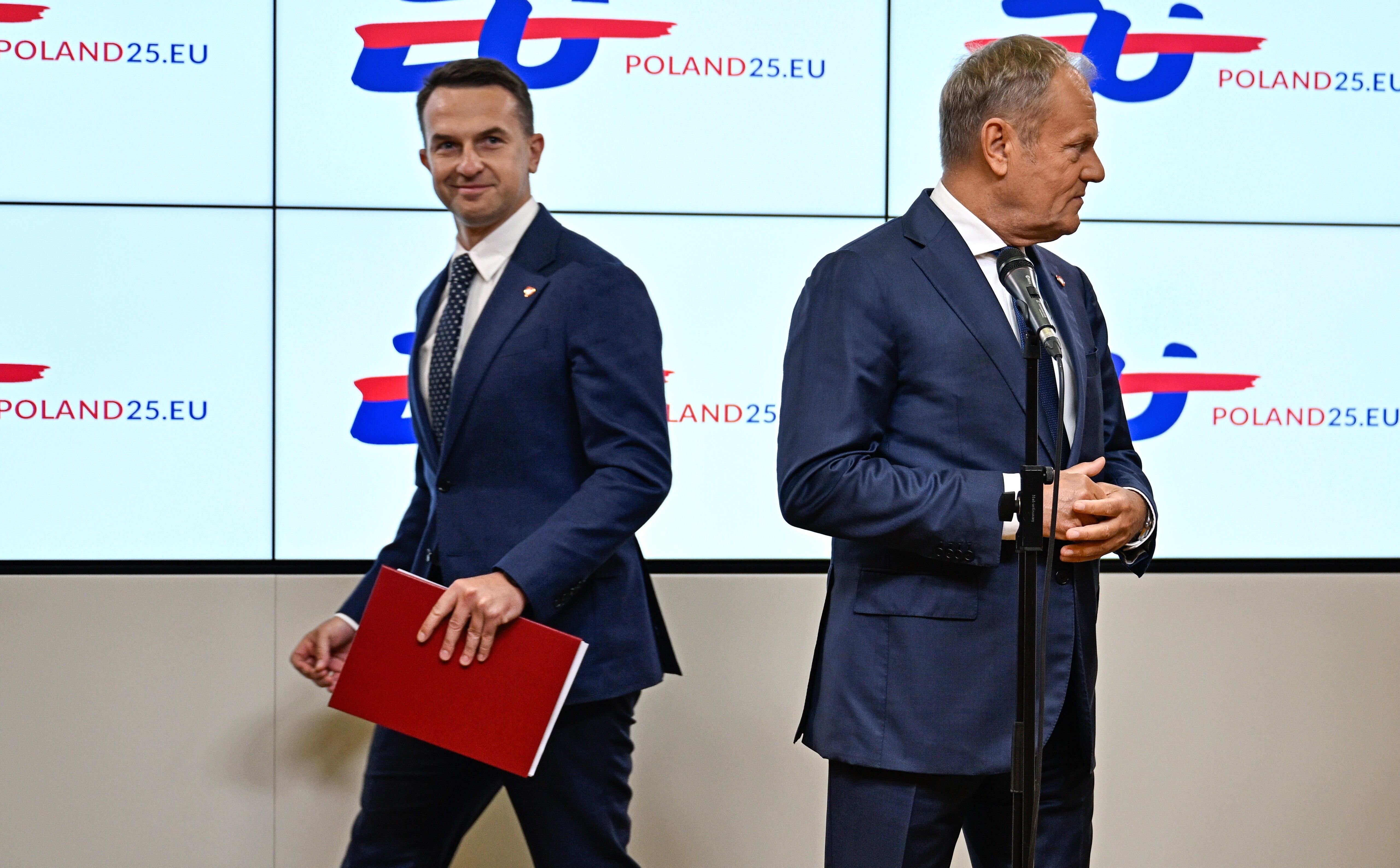 Sondaż: Wiemy, jak Polacy oceniają wybór Adama Szłapki na rzecznika rządu
