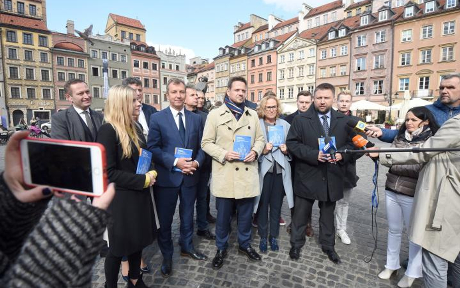 Przedstawiciele Koalicji Obywatelskiej starają się maksymalnie upolitycznić kampanię