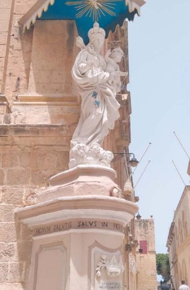 Na Malcie znajdziemy wiele zabytkowych kościołów, bardzo często zbudowanych w stylu barokowym.