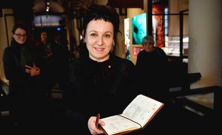 Sukces Tokarczuk, protesty wobec Handkego