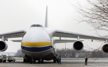 Antonow An-124 na lotnisku w Łodzi