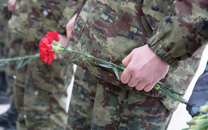 Kwiaty ostrzegą żołnierzy przed gazem i minami