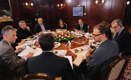 Rozmowa została przeprowadzona w rezydencji premiera w podmoskiewskim Gorki wspólnie przez 6 dzienni