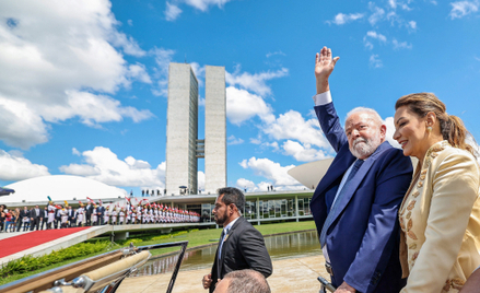 Lula da Silva, który jeszcze dwa lata temu siedział w więzieniu z powodu zarzutów korupcyjnych, znów