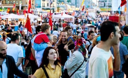 Młode, wykształcone, z dużych miast. Kobiety idą na wojnę z Erdoganem