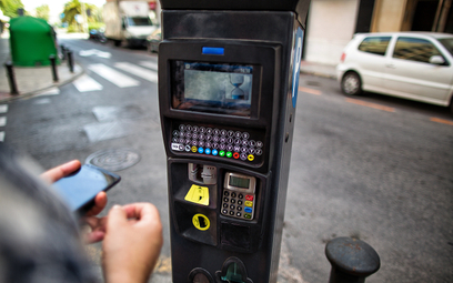 Uwaga na kody QR na parkomatach w Krakowie – możesz stracić pieniądze
