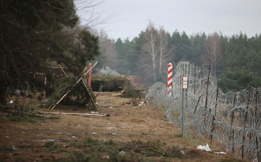 255 prób przekroczenia granicy z Białorusią. Służby powstrzymały grupę 500 migrantów
