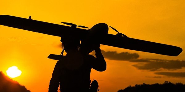 W Rosji płonie skład paliw, lotniska pod Moskwą wstrzymują działanie. Ropa drożeje