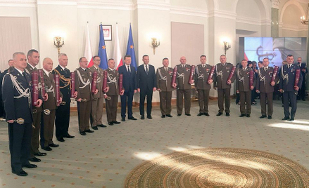 Andrzej Duda wręczył awanse generalskie. "Te awanse oznaczają zaufanie prezydenta"