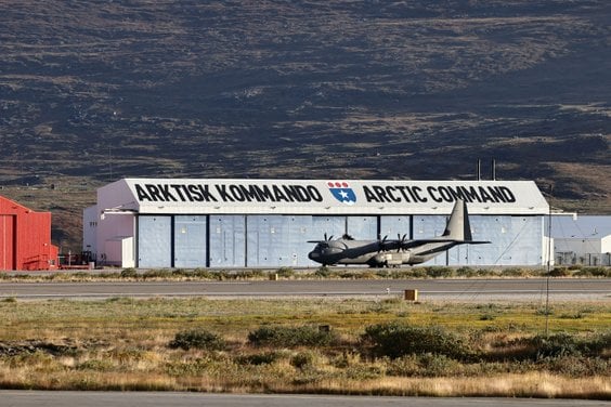Budynek Dowództwa Arktycznego w Kangerlussuaq na Grenlandii