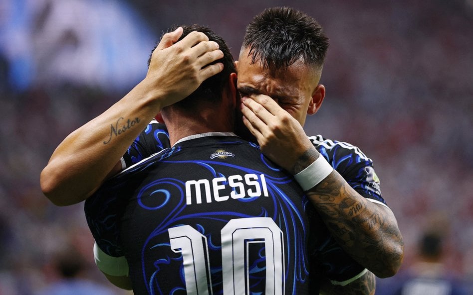 Przy obu bramkach dla Argentyny asystował Leo Messi