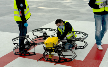 Polski dron przywiózł wymazy od pacjentów. Pionierski lot