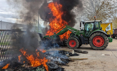 Nimes, Francja, 28 marca.  Protest francuskich rolników