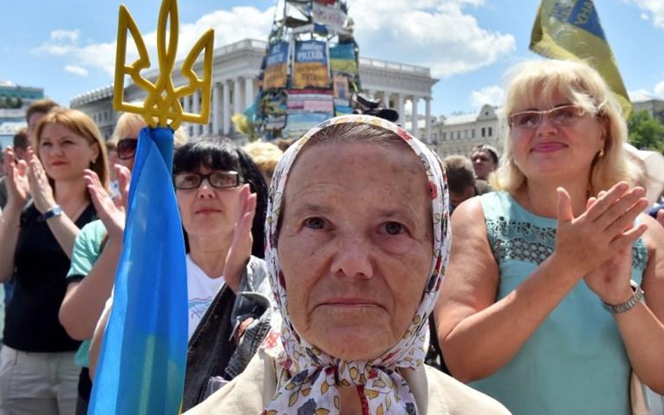 Nie dla kapitulacji. Demonstranci w Kijowie domagali się w niedzielę dalszej walki z separatystami
