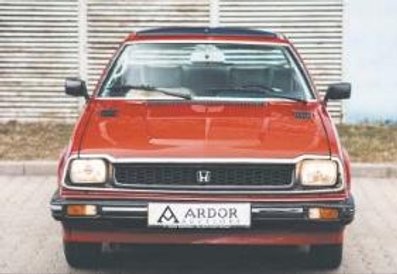 ...choć ten drugi przypomina raczej małego sedana.