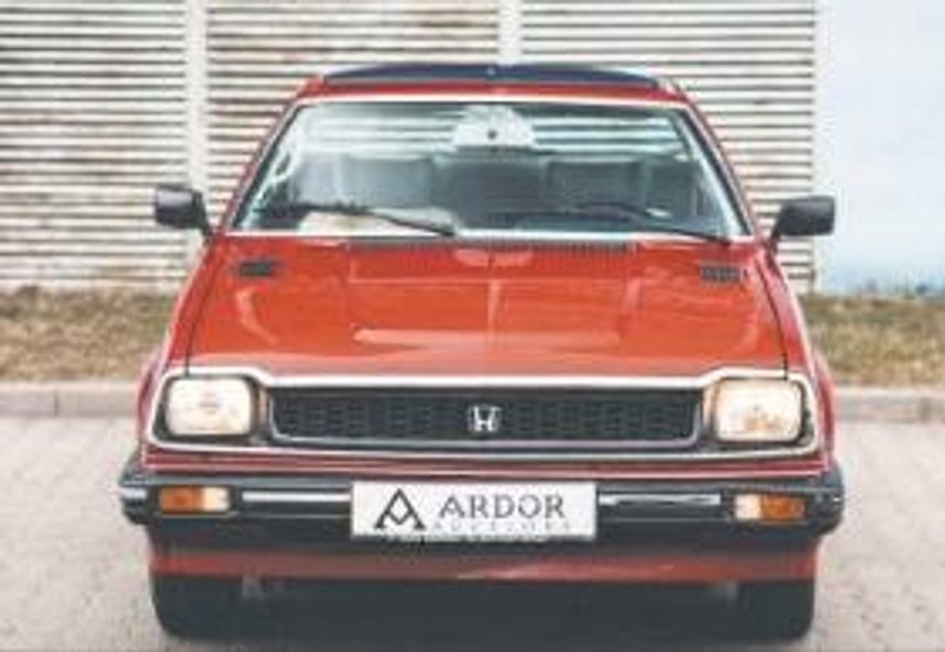 ...choć ten drugi przypomina raczej małego sedana.