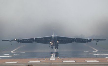 Amerykański bombowiec strategiczny B-52. Czy już wkrótce lotnictwo USA zaatakuje irańskie elektrowni