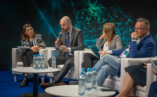 Od lewej: Barbara Sowa, Magazyn Pismo, Łukasz Pietrzak, Główny Inspektor Farmaceutyczny, dr hab. Mon