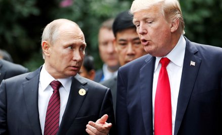 Zdjęcie archiwalne: Donald Trump i Władimir Putin podczassesji zdjęciowej na szczycie APEC w Da Nang