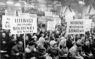 Nowa Huta, marzec 1968. Zebranie załogi Huty im. Lenina potępiające strajki studenckie.