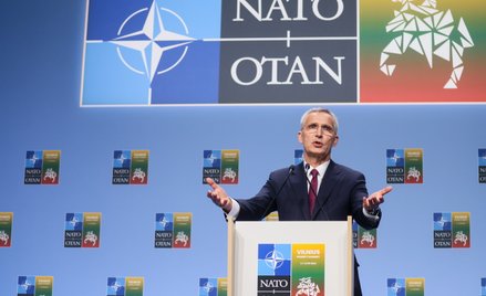 Sekretarz generalny NATO Jens Stoltenberg podczas szczytu NATO w Wilnie