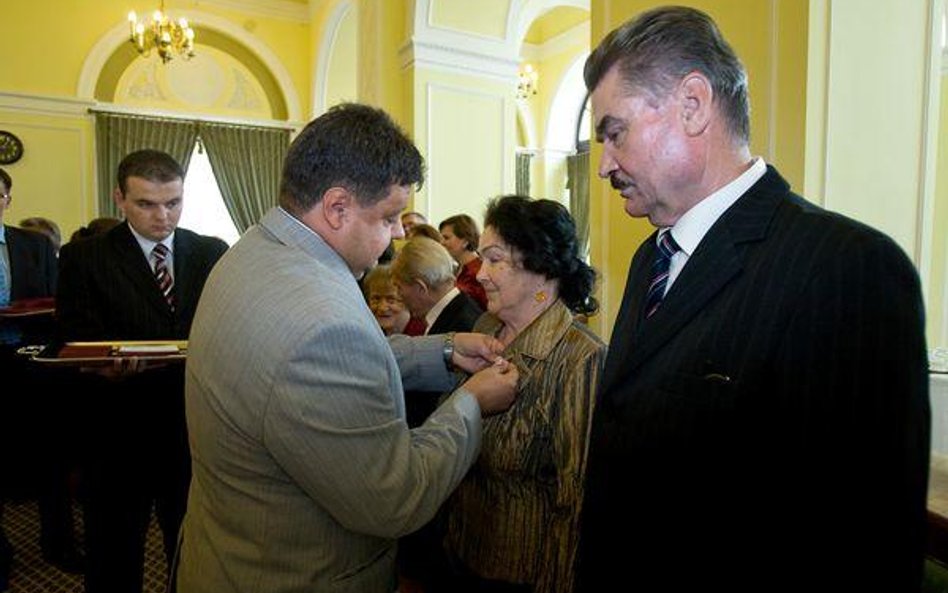 Medal za długoletnie pożycie małżeńskie dla państwa Zielińskich z Warszawy