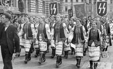 Defilada Ukraińców z okazji wizyty Hansa Franka we Lwowie