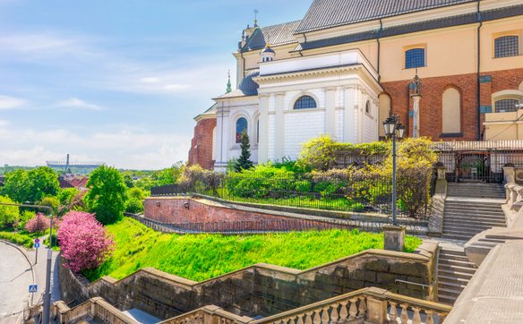 Kościół św. Anny w Warszawie udostępnia zwiedzającym niewielki ogród