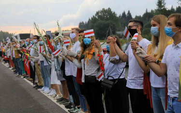 50 tys. Litwinów stworzyło "żywy łańcuch" dla Białorusi