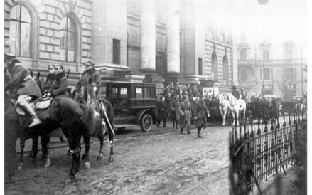 Gmach Zachęty po zamachu na Prezydenta Narutowicza