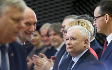 Jarosław Kaczyński razem z premierem Mateuszem Morawieckim w sobotę w Katowicach przedstawili kolejn