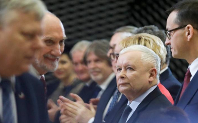 Jarosław Kaczyński razem z premierem Mateuszem Morawieckim w sobotę w Katowicach przedstawili kolejn