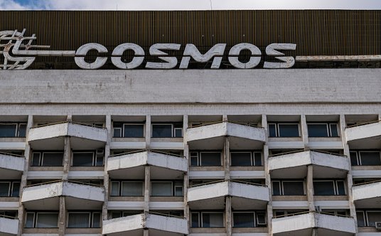 Balkony budzą skojarzenia z warszawskimi „iksami” – osiedlem budynków mieszkalnych przy Trasie Łazie