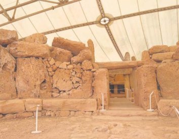 Megalityczne świątynie w Mnajdra i w pobliskim Hagar Qim przetrwały tysiące lat i pokazują kunszt bu