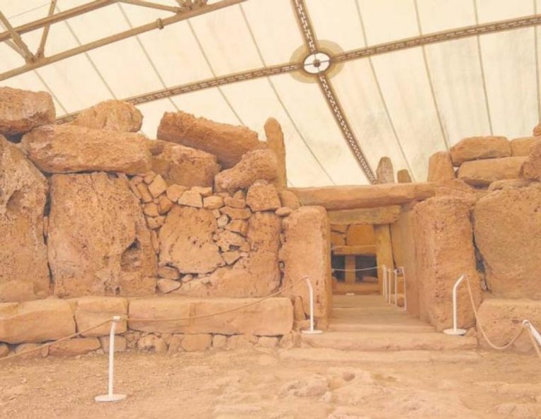 Megalityczne świątynie w Mnajdra i w pobliskim Hagar Qim przetrwały tysiące lat i pokazują kunszt bu