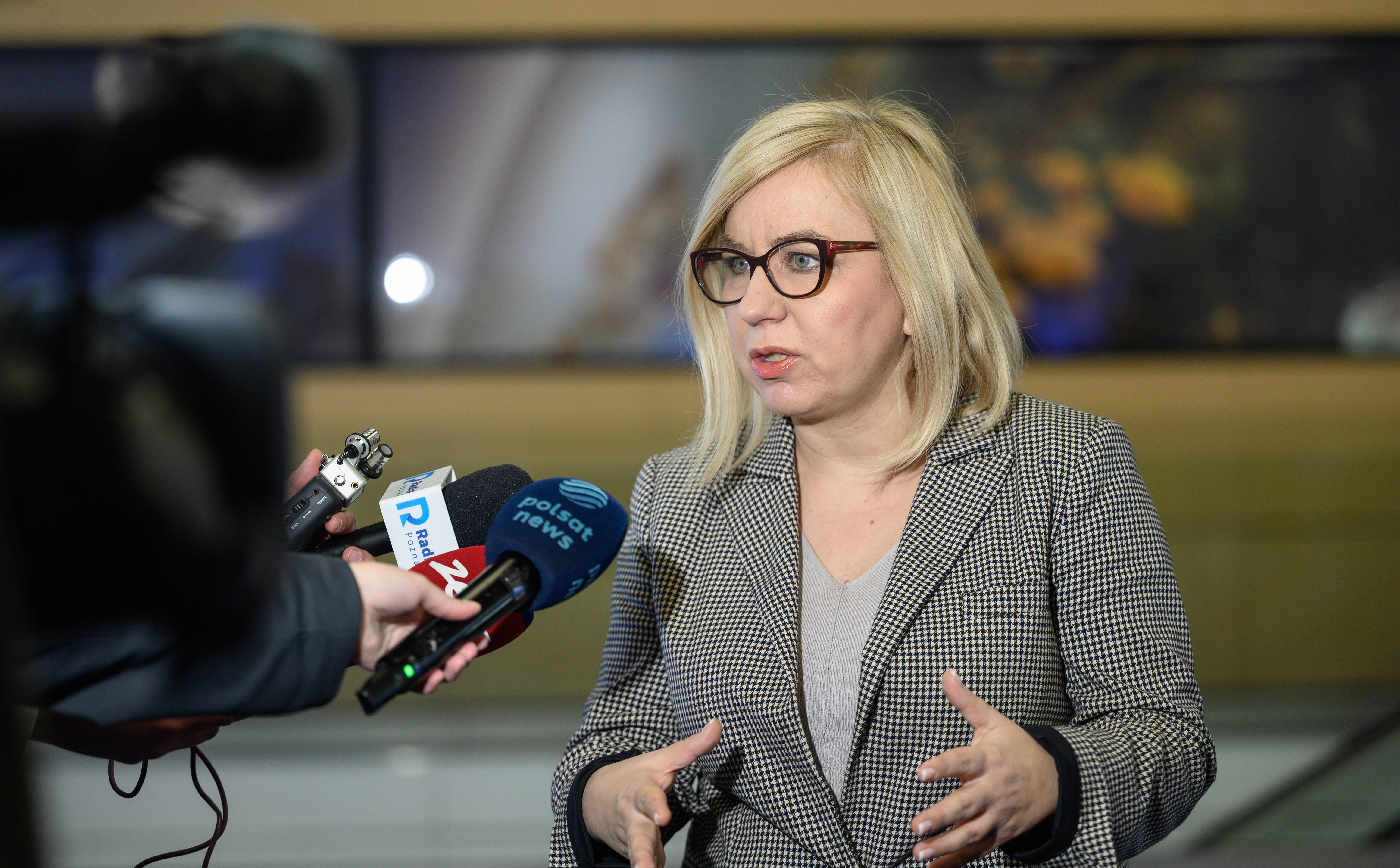 Mrożenie cen energii razem z wiatrakami. Rząd znalazł sposób na prezydenta?
