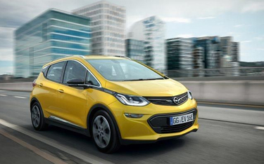 Opel Ampera z silnikiem elektrycznym może przejechać, według producenta, 400 km po jednym ładowaniu 