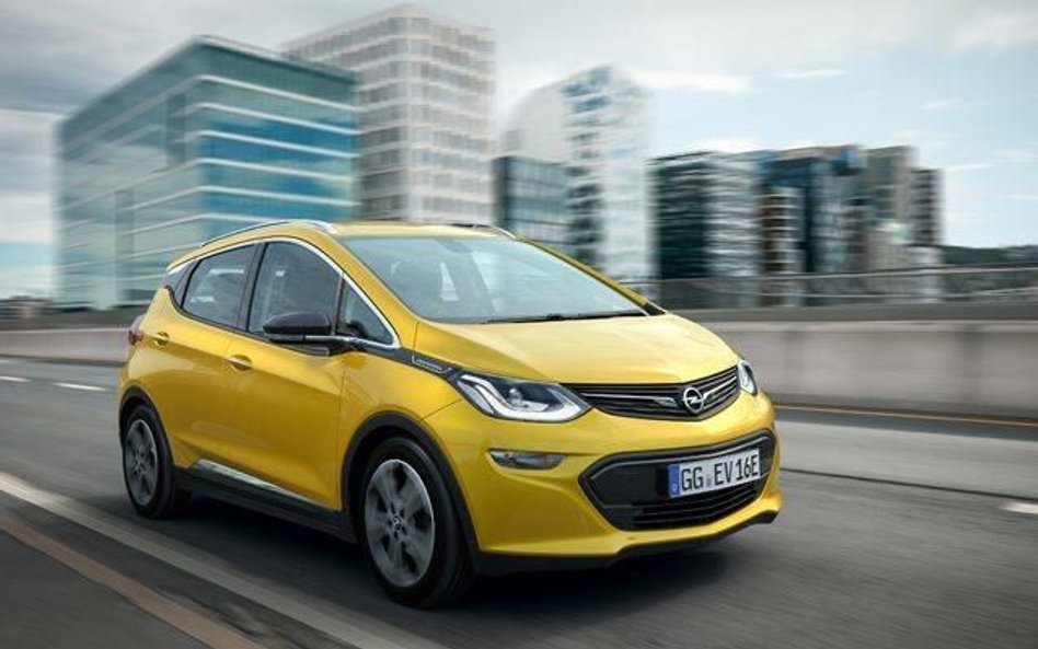 Opel Ampera z silnikiem elektrycznym może przejechać, według producenta, 400 km po jednym ładowaniu 