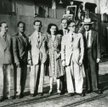 Virgilio Pi?era (trzeci z lewej) i Witold Gombrowicz (pierwszy z prawej) wśród przyjaciół, Buenos Ai