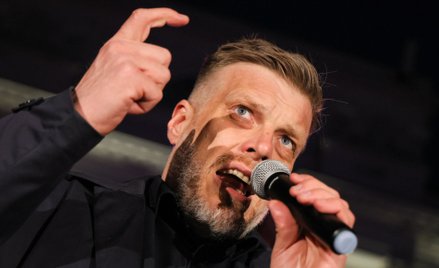Kandydat Partii Razem w wyborach prezydenckich Adrian Zandberg podczas wiecu wyborczego w Warszawie
