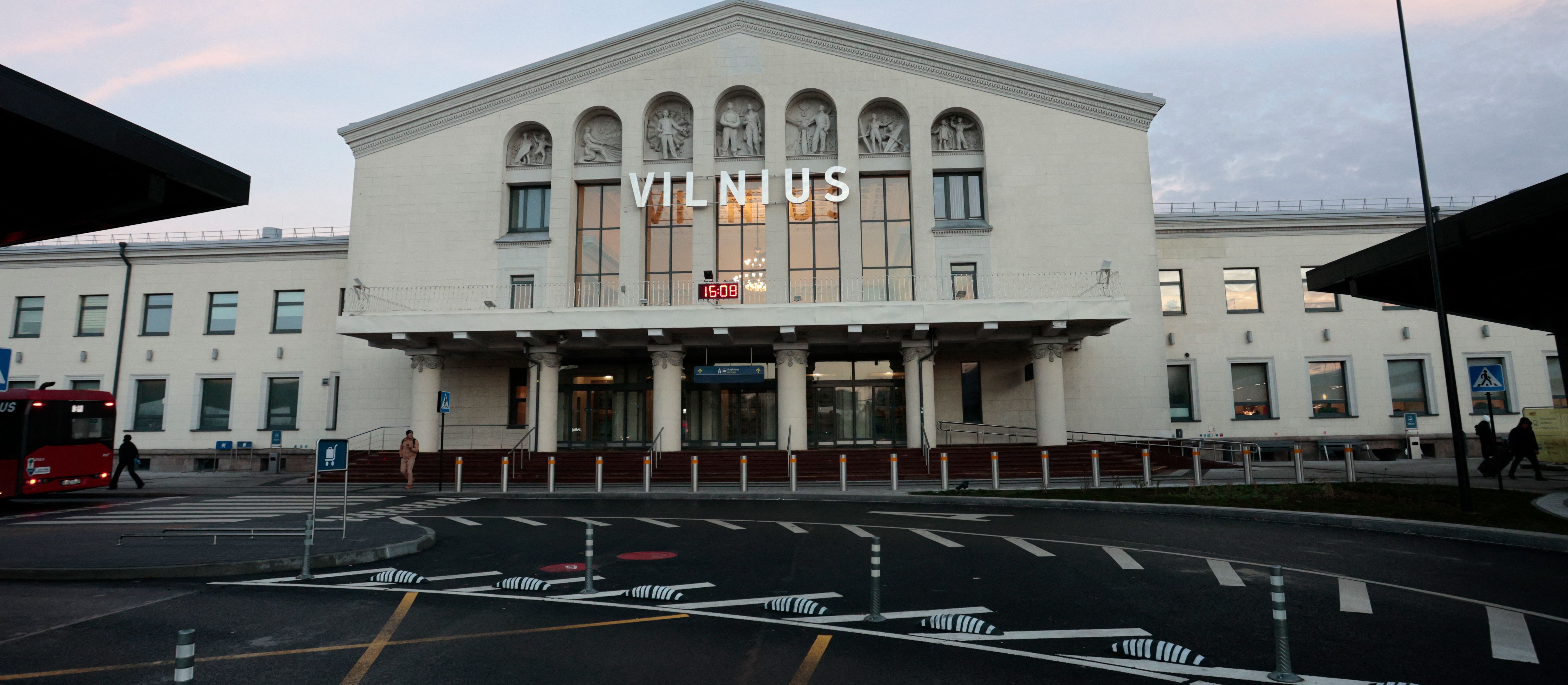 Balony znów zakłócają działanie lotniska w Wilnie. Jak zareaguje Litwa?