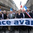 1 maja w Paryżu. Maszeruje francuski Front Narodowy, na czele przywódczyni Marine Le Pen z ojcem