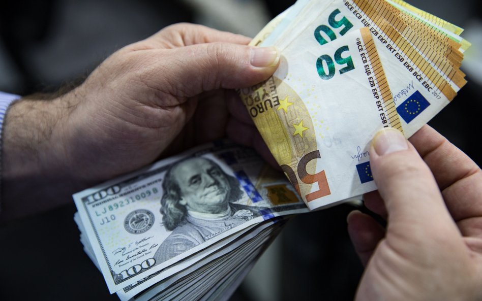 Dolar znów w kierunku 3,80 zł