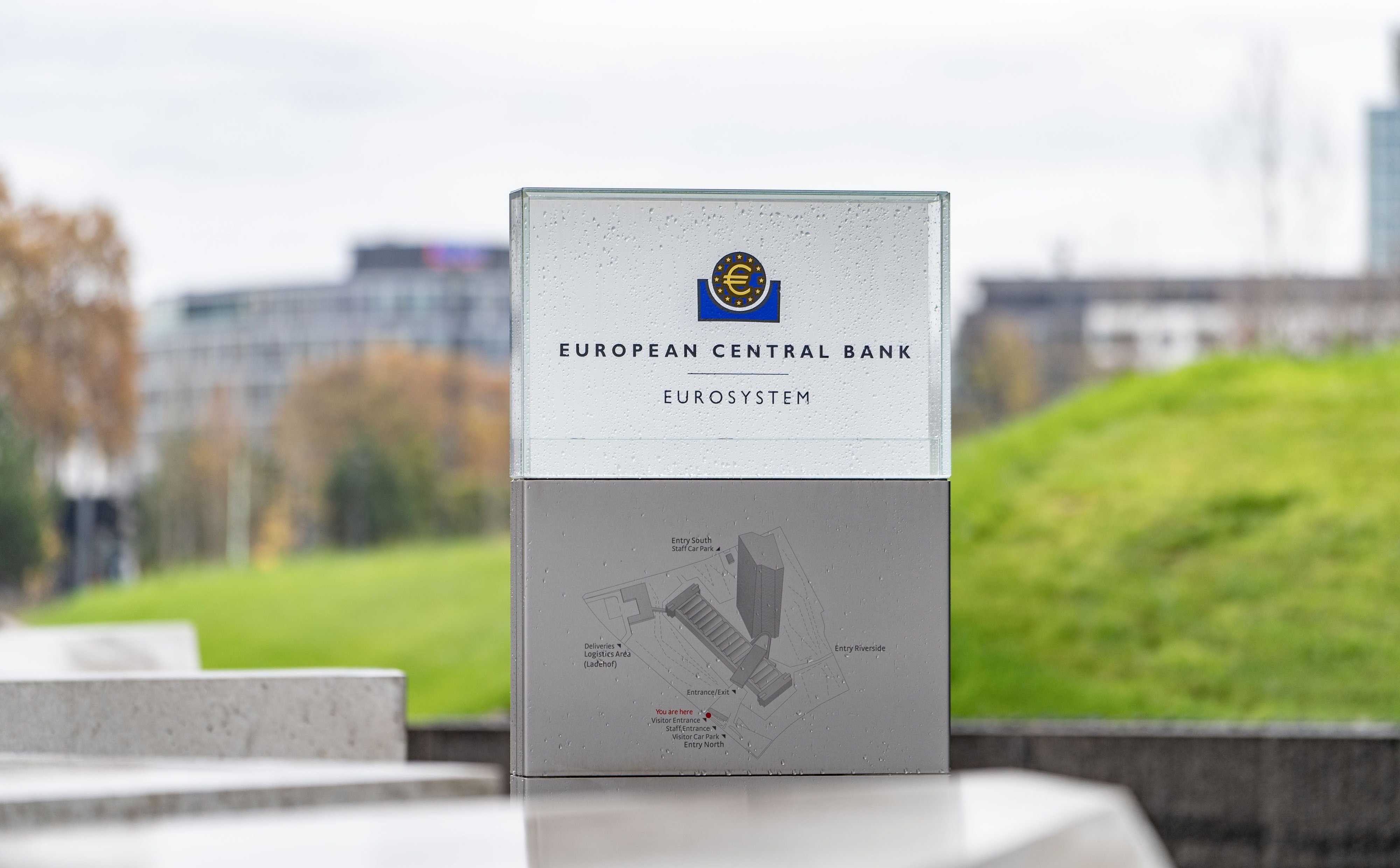 EBC pozostawia stopy procentowe bez zmian mimo narastającej presji inflacyjnej