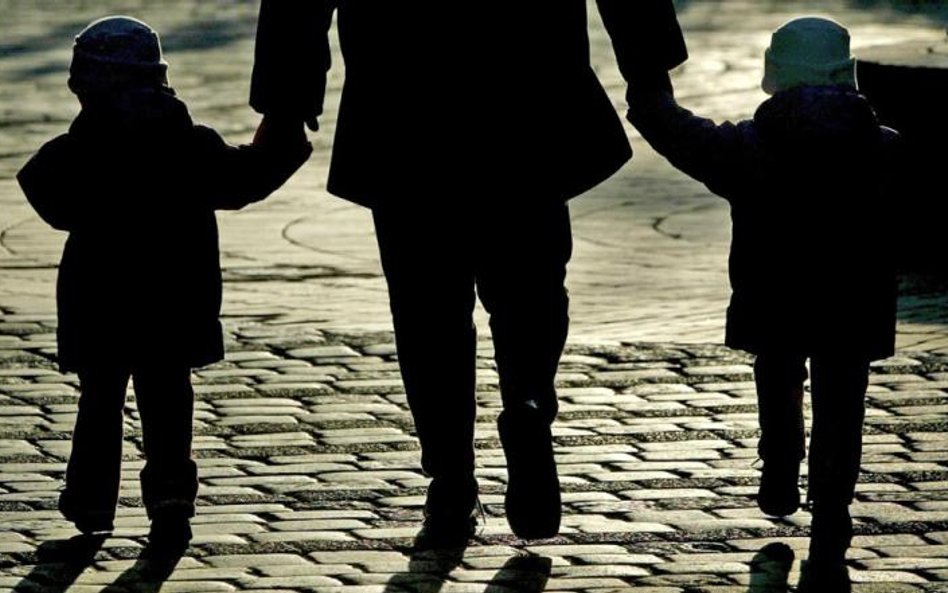 Z budżetu Warszawy na alimenty poszły w ub. roku ponad 32 mln zł. Nic dziwnego, że samorząd usiłuje 