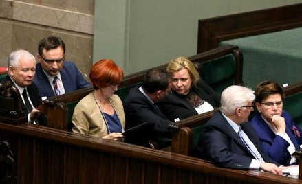 Prezydent i ministrowie jednak bez podwyżek