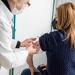 Koronawirus: niepożądane odczynny po szczepieniu nauczycieli. Nie szczepić wszystkich naraz