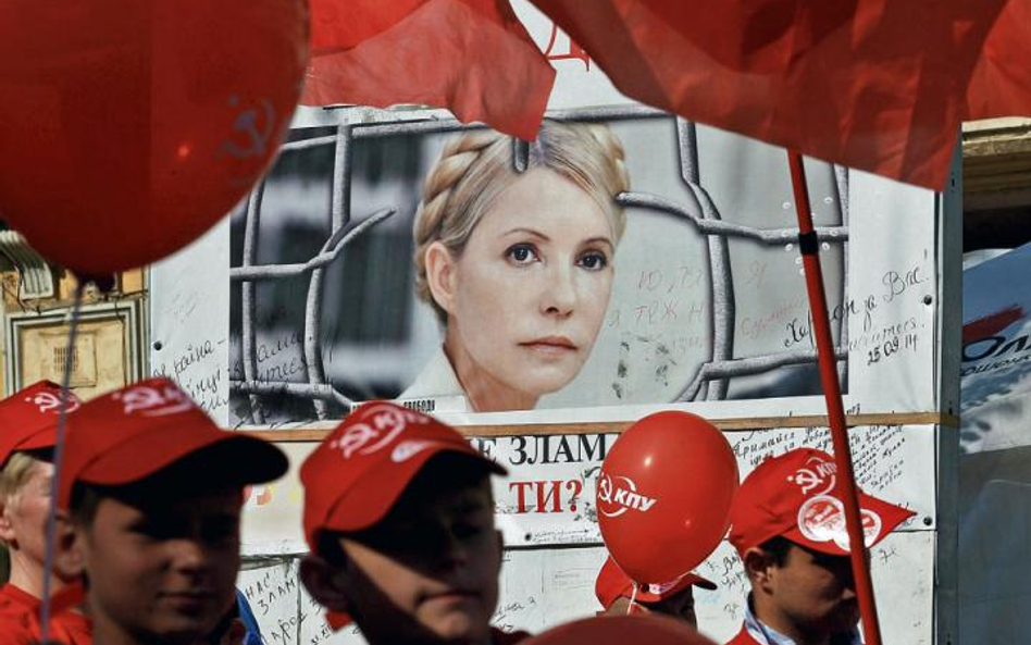 W Kijowie pełno jest plakatów wzywających do uwolnienia Julii Tymoszenko. Na zdjęciu: w tle pierwszo