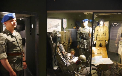 Zwiedzając podziemny kompleks, można zobaczyć  oryginalne wyposażenie i uzbrojenie  z lat 40. i 50